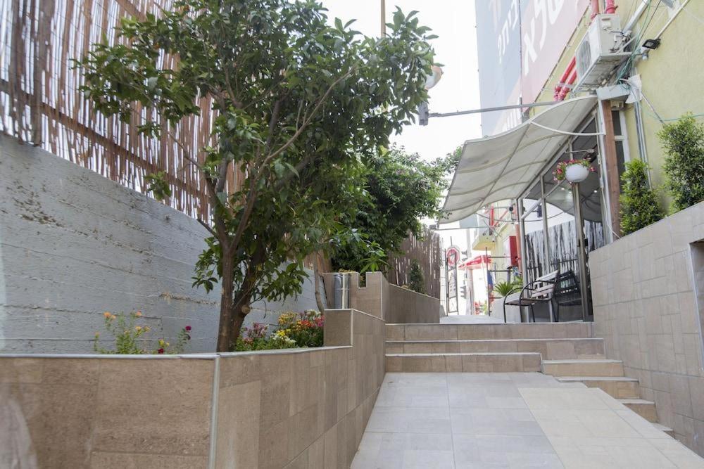 Central Laguardia Hotel Tel Aviv Exterior foto